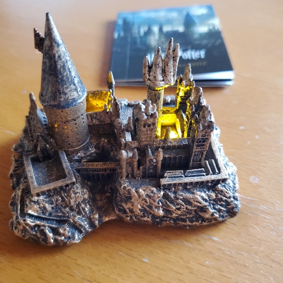 Harry Potter light up castle, booklet and magazine - Picture 8 of 13